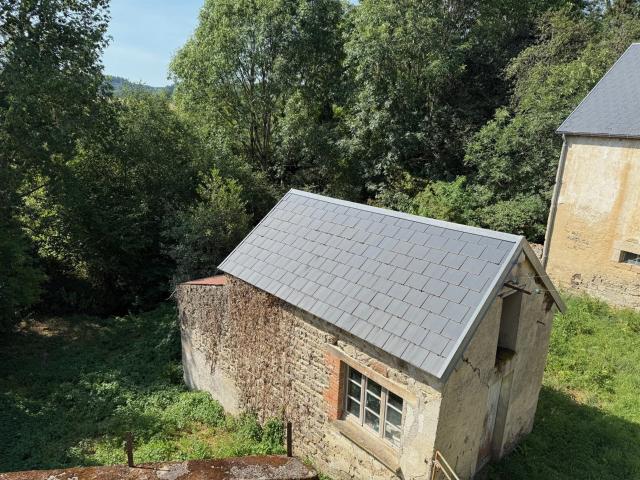 Auv 1225: Maison de caractère, grande grange, toits neufs, 1. 100m² Saint Maigner