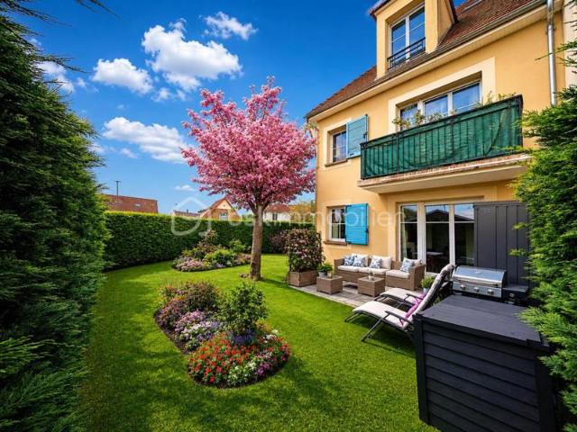 Aux Essarts le Roi, appartement de 51 m² avec jardin privatif d'environ 100 m² et un double garage de 27 m²