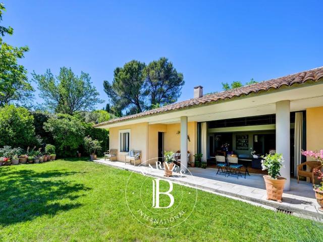 Aux Portes Du Centre Ville – Maison De Plain Pied – 4 Chambr. 253m² Aix en Provence