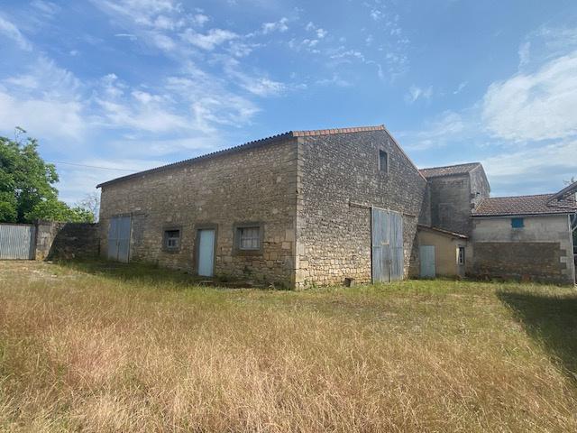 Champmillon: Maison en pierre à rénover