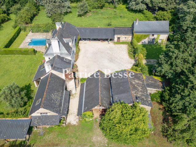 Aux portes de Nantes, un logis du 18e s. dans un parc de 1,2. 250m² Nantes