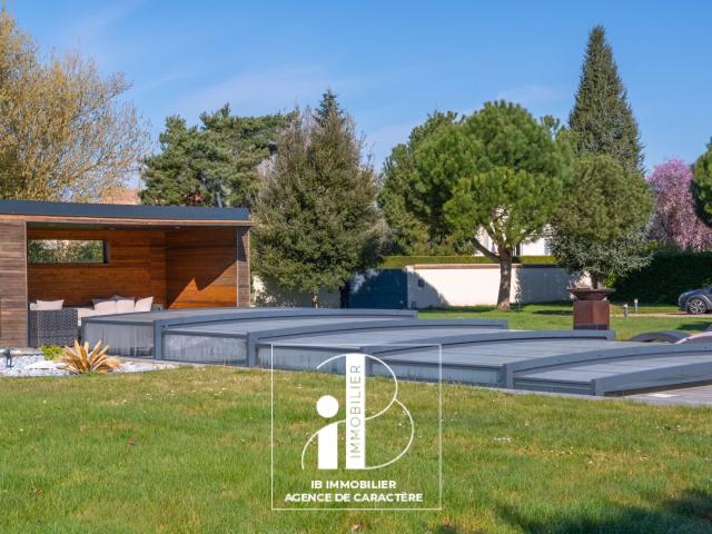 AUX PORTES DE BARBIZON, TRES BELLE PROPRITE DE 355 m² SUR UN JA