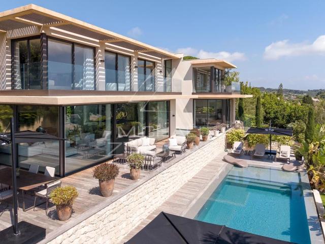 Aux portes de Cannes Villa d’architecte neuve avec vue mer. 575m² Cannes