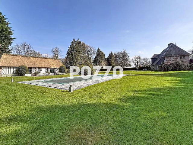Aux portes de Honfleur, exceptionnelle propriété de caractère avec piscine et dépendance