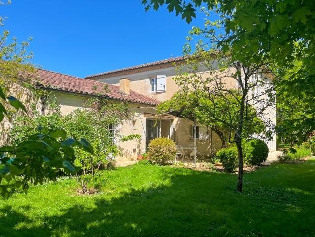 Aux portes de LECTOURE, superbe maison de 9 pièces principal. 280m² Lectoure