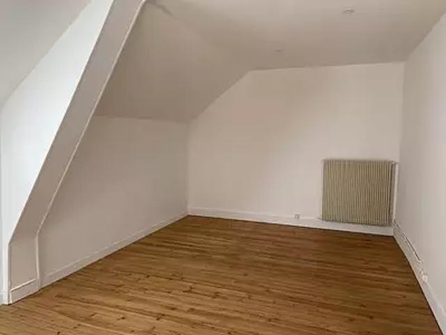 Auxerre 89000 Location appartement 1 pièce t1 au dernier étage