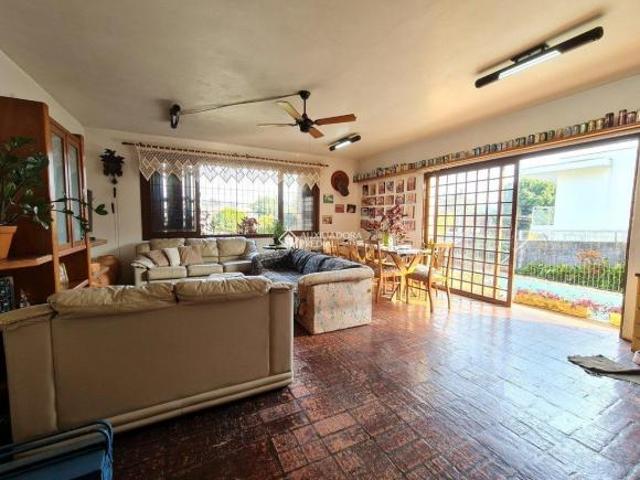 Auxiliadora Predial Novo Hamburgo Vende Casa no bairro Guarani em Novo Hamburgo com 3 dormitórios