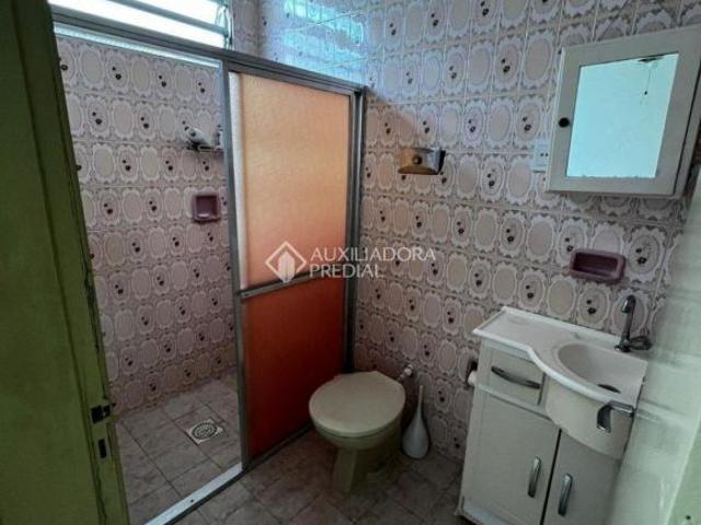 Auxiliadora Predial vende casa no centro de Tramandai