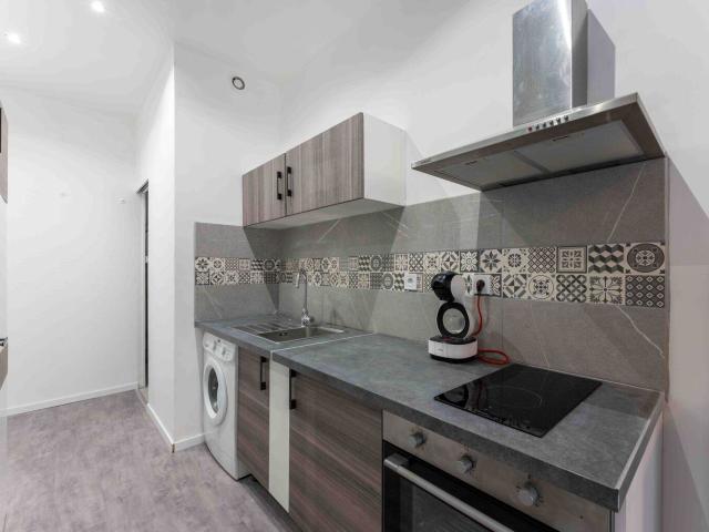 AV VICTOR HUGO PROCHE LYCEE STUDIO MEUBLE TB ETAT AVEC JARDIN