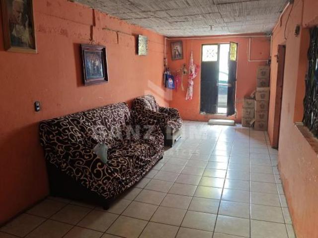 Av. Brillante: Casa con local comercial en avenida transitada