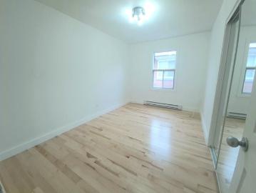 Av. Charton, H2B 2C8, Montréal