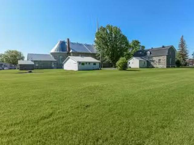 Av. Du Curé Dupuis, Mont Saint Grégoire, QC, J0J 1K0 vacant.