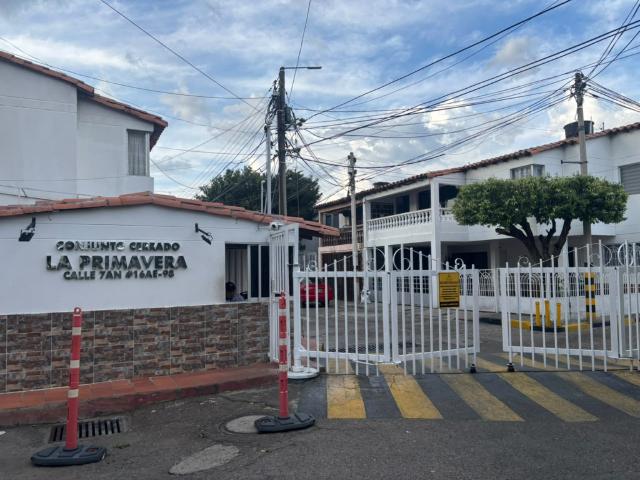 Av. Libertadores, La Primavera \ CASA