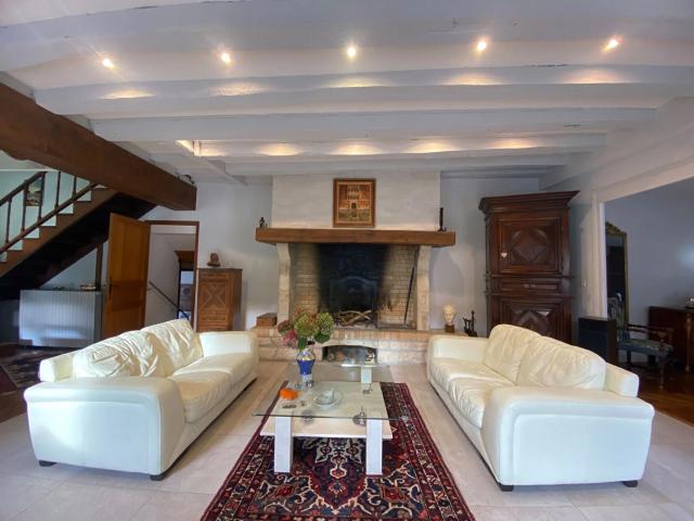 AV Maison en pierre à Bassillac et Auberoche 10 pièce s 242 m2