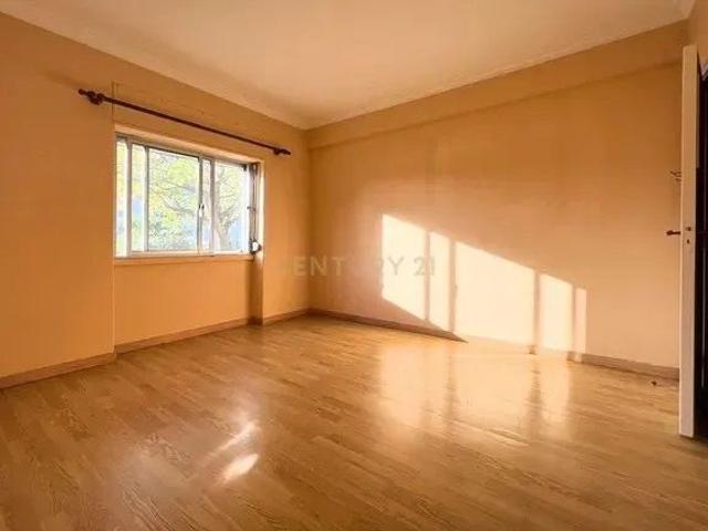 Av Marechal Sá da Bandeira, Venteira, Lisbon 2720 363