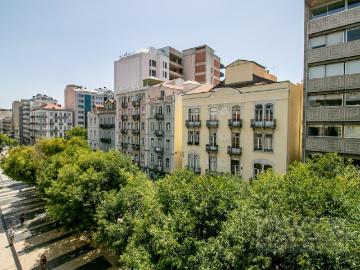 Av. Novas/ Saldanha T4 Garagem