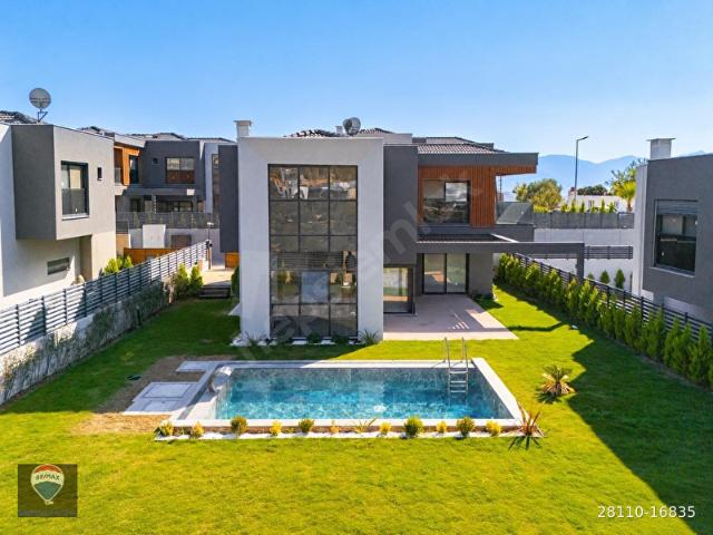 AVM MEVKİ 550 M2 ARSA İÇİNDE TRIPLEKS ÖZEL HAVUZLU 5+2 LÜKS VİLLA
