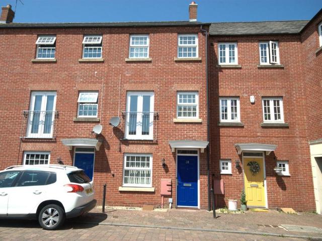 Avocet Close, Coton Park, Rugby, CV23 3 bed terraced house to rent £1,250 pcm £288 pw