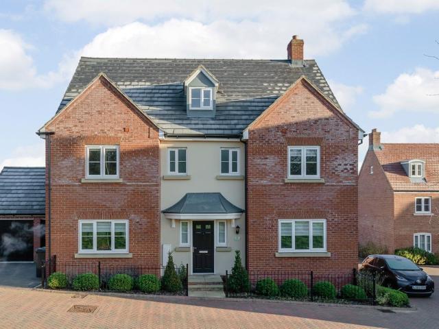 Avocet Road, Hemel Hempstead, Hertfordshire HP3, 6 bed detached house to rent, £3,700 pcm | PrimeLocation