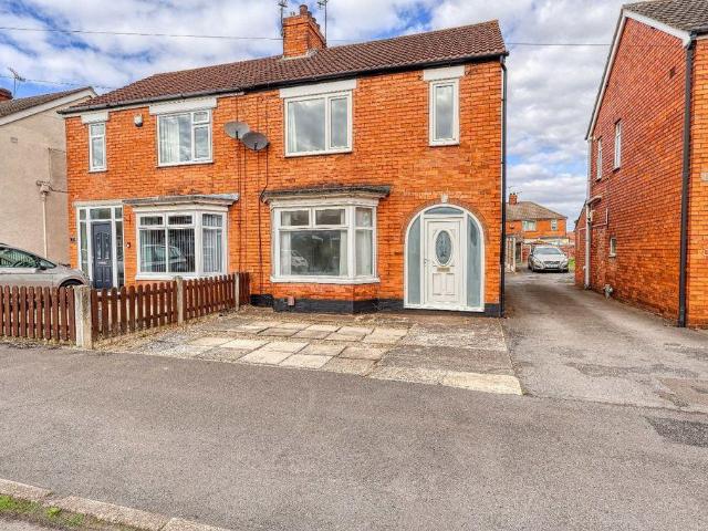 Avon Road, Scunthorpe 3 bed semi detached house to rent £750 pcm £173 pw