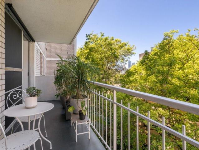 'Avon Tower' Stylish, secluded urban sanctuary