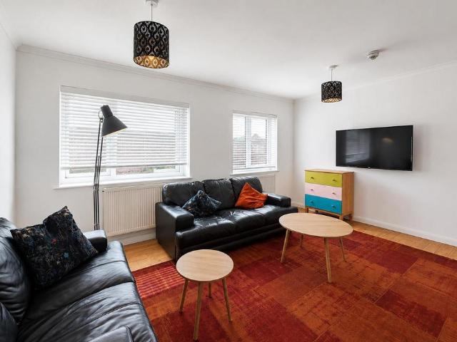 Avon Way, Colchester, CO4 4 bed townhouse to rent £1,750 pcm £404 pw