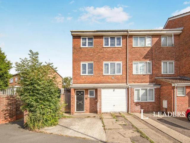 Avon Way, Colchester, CO4 3 bed terraced house to rent £1,275 pcm £294 pw