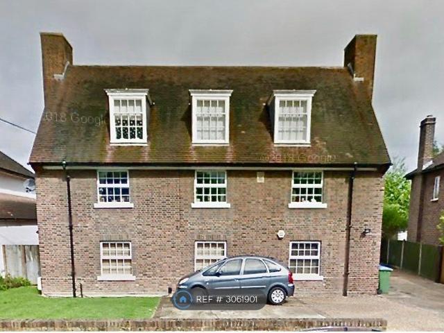 Avondale Avenue, Esher KT10, 2 bed flat to rent, £1,750 pcm | PrimeLocation