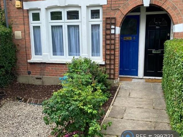 Avondale Avenue, Staines Upon Thames. 1 bed maisonette to rent £1,425 pcm £329 pw
