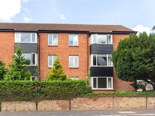 Avondale Court, Upper Lattimore Road, St. Albans AL1, 2 bed flat to rent, £1,650 pcm | PrimeLocation