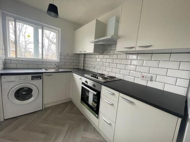 Avondale Court E11, 1 bed flat to rent, £1,500 pcm | PrimeLocation