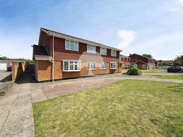 Avondale, Maidenhead SL6, 2 bed maisonette to rent, £1,600 pcm | PrimeLocation