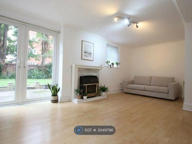 Avondale Road North, Southport PR9, 2 bed maisonette to rent, £920 pcm | PrimeLocation