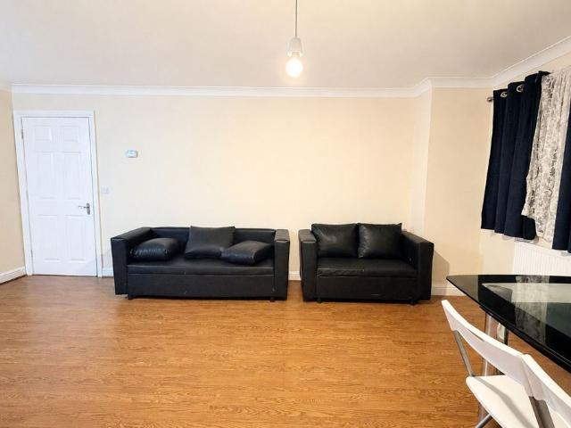 Avondale Road, Kanwar Heights CR2, 2 bed flat to rent, £1,850 pcm | PrimeLocation