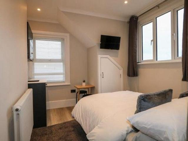 Avondale Road, Seaford BN25, 1 bed detached house to rent, £725 pcm | PrimeLocation