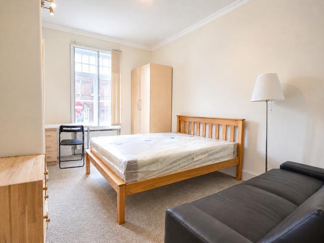 Avonmore Gardens, Kensington Olympia W14, 3 bed flat to rent, £3,200 pcm | PrimeLocation