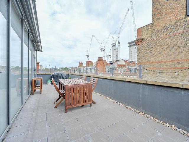 Avonmore Road, Kensington, London, W14 2 bed flat to rent £6,000 pcm £1,385 pw