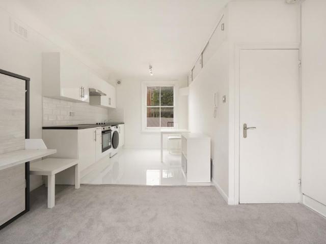 Avonmore Road, W14 Studio to rent £1,675 pcm £387 pw