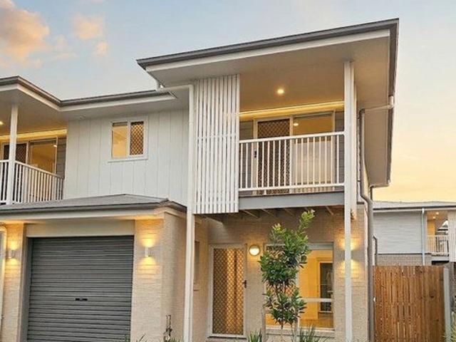 AVAIL 13/11/26 3 BEDROOM 2 BATHROOM TOWNHOUSE WITH DUCTED AIR