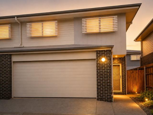 Avail 25/09/26 4 BED 2 BATH TOWNHOUSE WITH DUCTED AIR