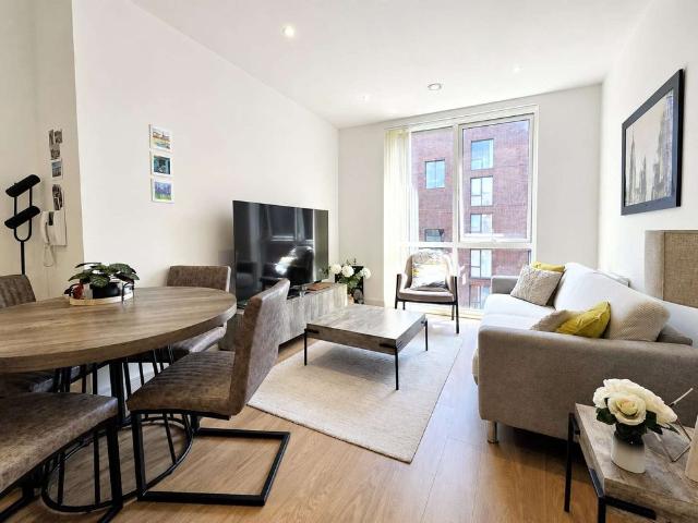AVAILABLE 10TH AUGUST | FURNISHED 1 BED APARTMENT | 4TH FLOOR | EXCEPTIONAL RESIDENT FACILITIES | GYM, CINEMA & LOUNGE
