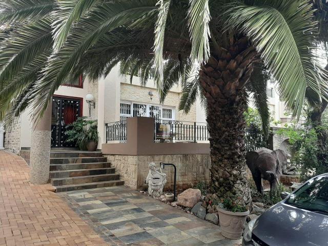 AVAILABLE 1st OCT. 2 BEDROOM MODERN FLATLET WITH PREPAID UTILITIES,PATIO IN A SECURE ENCLOSURE