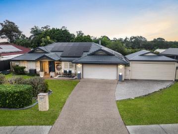 AVAILABLE* A sensational family haven on 1,121m2 block with pool, space & lifestyle appeal! Be QUICK!