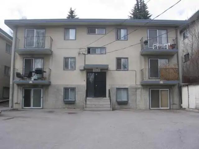 Available Aug 1 2026 One Bedroom Apartment in Highland Park