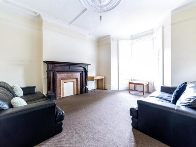 Available August 2027, £163.46pppw. 6 bed semi detached house to rent £4,250 pcm £981 pw