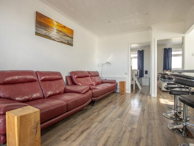 Available for Let, 2 Bedroom Apartment with Balcony
