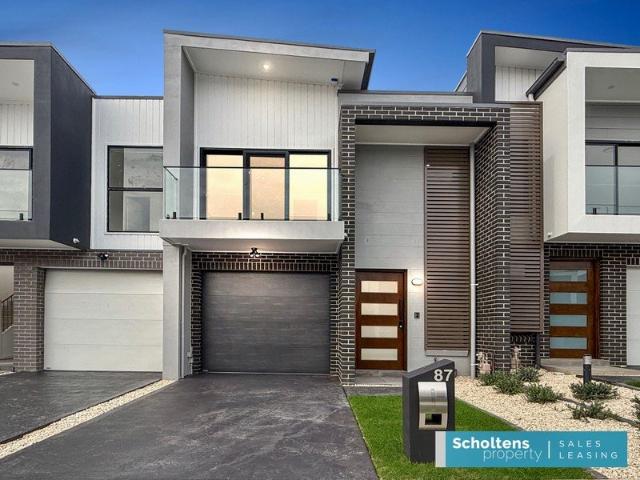 Available Immediately Brand New Three Bedroom Townhouse With An Ensuite And Single Remote Garage