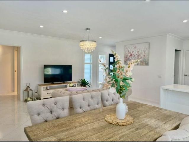 Available: January 2027 Stylish Furnished 3 Bed Home in North Bendigo
