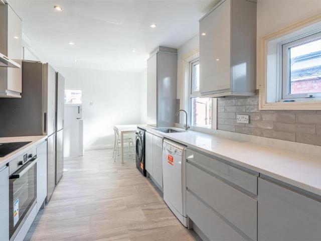 Available July 2027, £155pppw. 5 bed maisonette to rent £3,358 pcm £775 pw