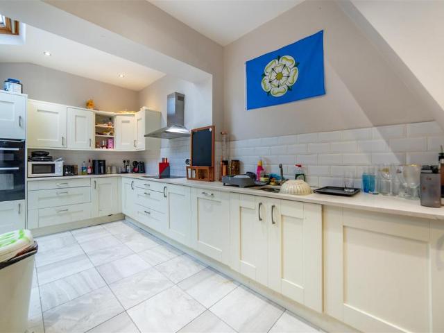 Available July 2027, £172 PPPW. 6 bed terraced house to rent £4,472 pcm £1,032 pw